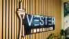 Vester Immobilien: Logo im Büro