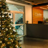Weihnachtsbaum im Empfangsbereich von onOffice